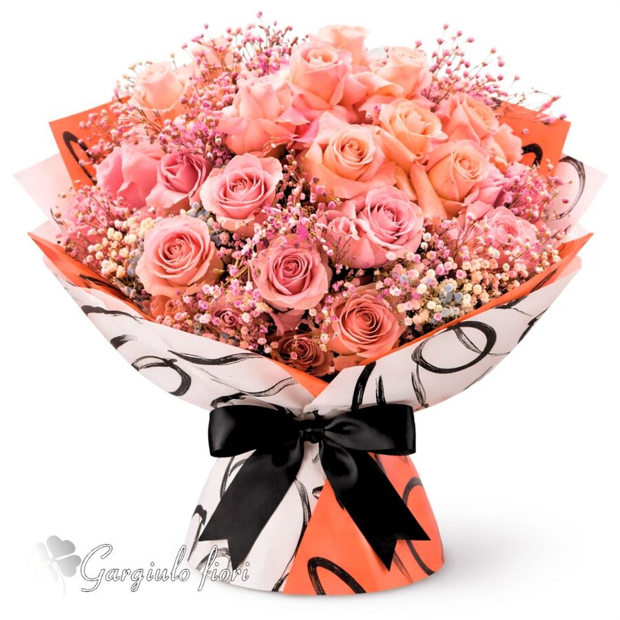Bouquet di rose rosa con confezione elegante, consegna a Napoli