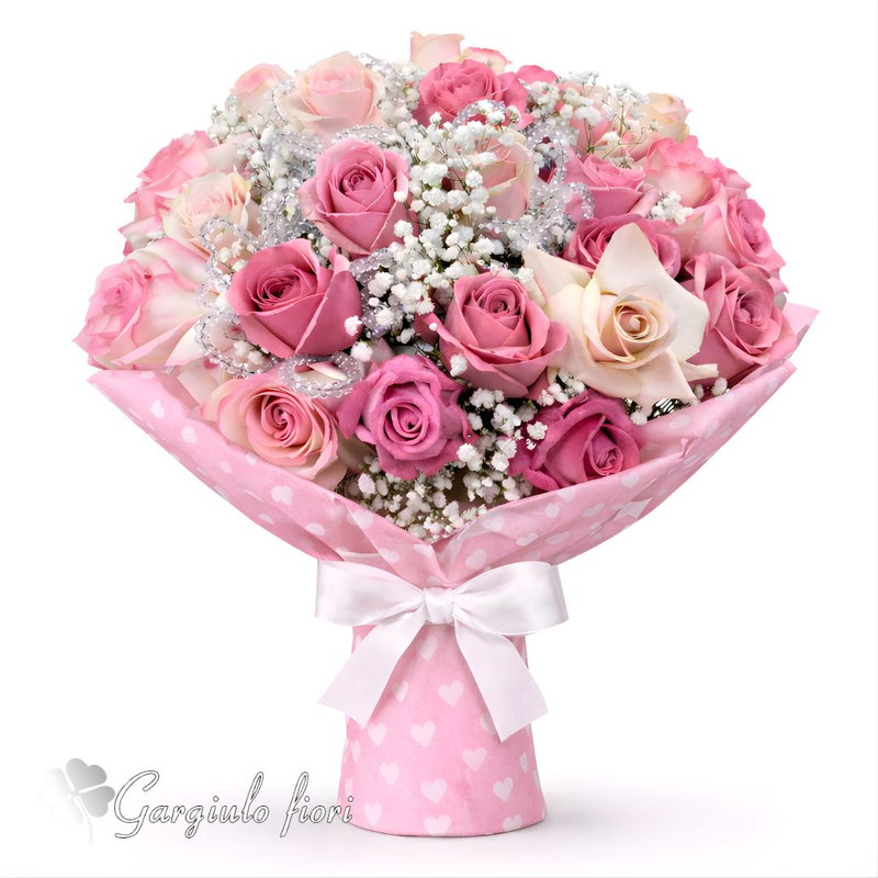 Bouquet di rose rosa in confezione a cuori, consegna a Napoli
