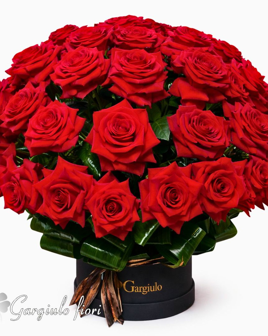 Box nero con rose rosse, consegna bouquet di rose a Napoli